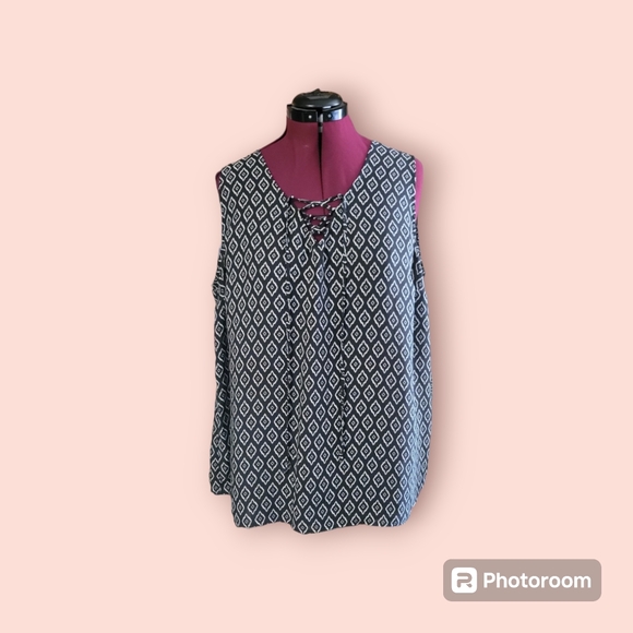 ✨️$3 or 2 for $5✨️Terra & Sky sleeveless top - Picture 7 of 8